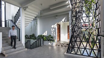 Shintana Saya La Maison