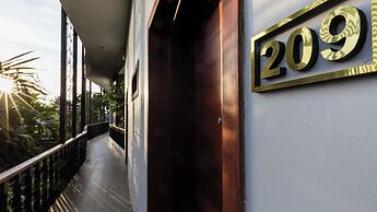 Shintana Saya La Maison