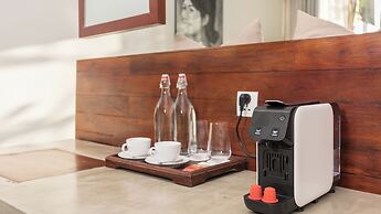 Shintana Saya La Maison