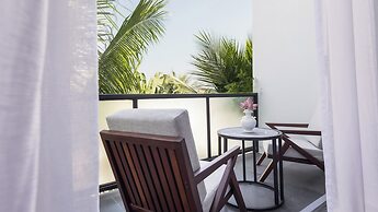 Shintana Saya La Maison