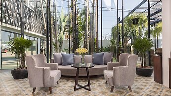 Shintana Saya La Maison