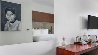 Shintana Saya La Maison