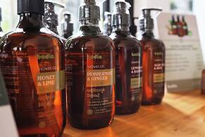 Shintana Saya La Maison