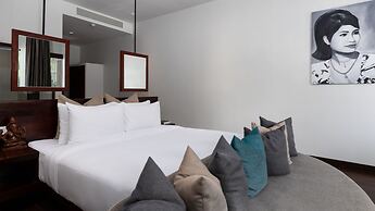 Shintana Saya La Maison