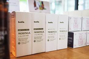 Shintana Saya La Maison