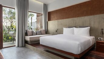 Shintana Saya La Maison