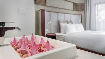 Shintana Saya La Maison