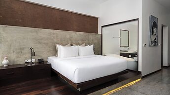 Shintana Saya La Maison