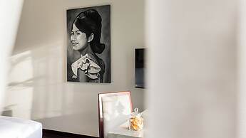 Shintana Saya La Maison