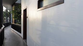 Shintana Saya La Maison