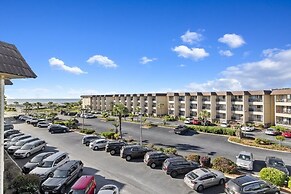 Kosta Rooca 1 Bedroom Home by RedAwning