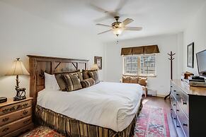 Luxurious 3 bedroom 3 bath condo! 3 Condo by RedAwning