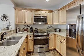 Luxurious 3 bedroom 3 bath condo! 3 Condo by RedAwning