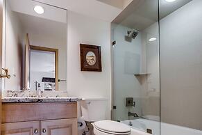 Luxurious 3 bedroom 3 bath condo! 3 Condo by RedAwning