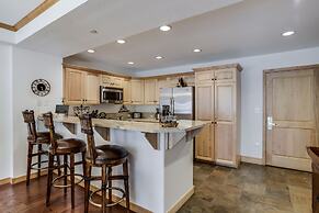 Luxurious 3 bedroom 3 bath condo! 3 Condo by RedAwning