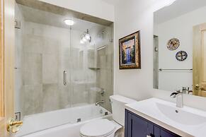 Luxurious 3 bedroom 3 bath condo! 3 Condo by RedAwning