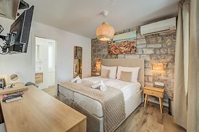 InMotion Luxury Rooms