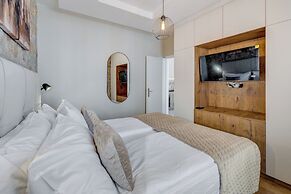 InMotion Luxury Rooms