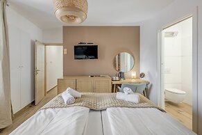 InMotion Luxury Rooms