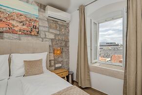 InMotion Luxury Rooms