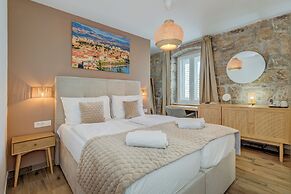 InMotion Luxury Rooms