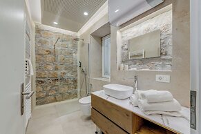 InMotion Luxury Rooms