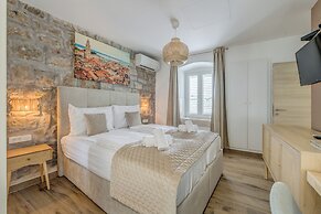 InMotion Luxury Rooms