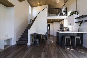 Luxury Loft Cottage In Manitou Beach