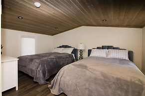 Luxury Loft Cottage In Manitou Beach