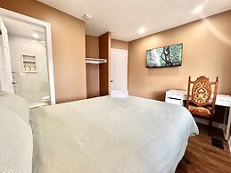 Renovated Rooms 10-min to Finch Subway Near Yonge St