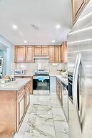 Renovated Rooms 10-min to Finch Subway Near Yonge St