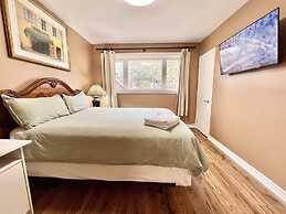 Renovated Rooms 10-min to Finch Subway Near Yonge St