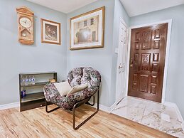 Renovated Rooms 10-min to Finch Subway Near Yonge St