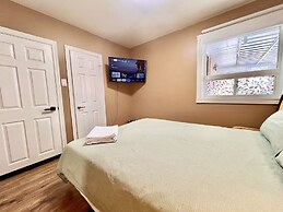 Renovated Rooms 10-min to Finch Subway Near Yonge St