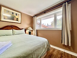 Renovated Rooms 10-min to Finch Subway Near Yonge St