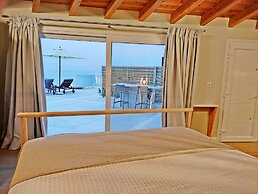 Sea & Cliff Luxury Suites byCorfuescapes