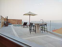 Sea & Cliff Luxury Suites byCorfuescapes