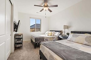 Desert Solitaire #101 6 Bedroom Townhouse