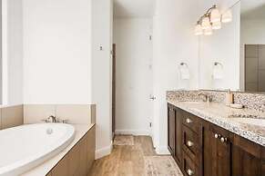 Desert Solitaire #101 6 Bedroom Townhouse