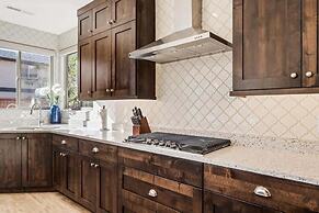 Desert Solitaire #101 6 Bedroom Townhouse