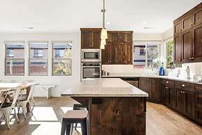 Desert Solitaire #101 6 Bedroom Townhouse