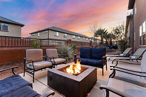 Desert Solitaire #101 6 Bedroom Townhouse