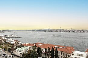 Flat With Panoramic Bosphorus View in Cihangir