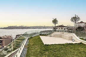 Flat With Panoramic Bosphorus View in Cihangir