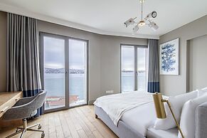 Flat With Panoramic Bosphorus View in Cihangir