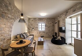 Bassa Maina Villas & Suites