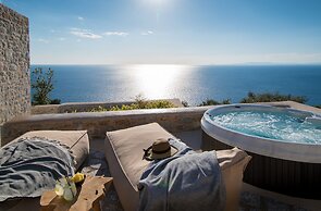 Bassa Maina Villas & Suites