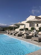 Bassa Maina Villas & Suites