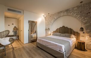 Bassa Maina Villas & Suites