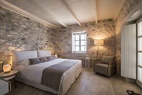 Bassa Maina Villas & Suites